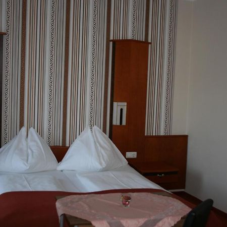 Gasthaus-Pension Schwarzer Graf Виндишгарстен Экстерьер фото