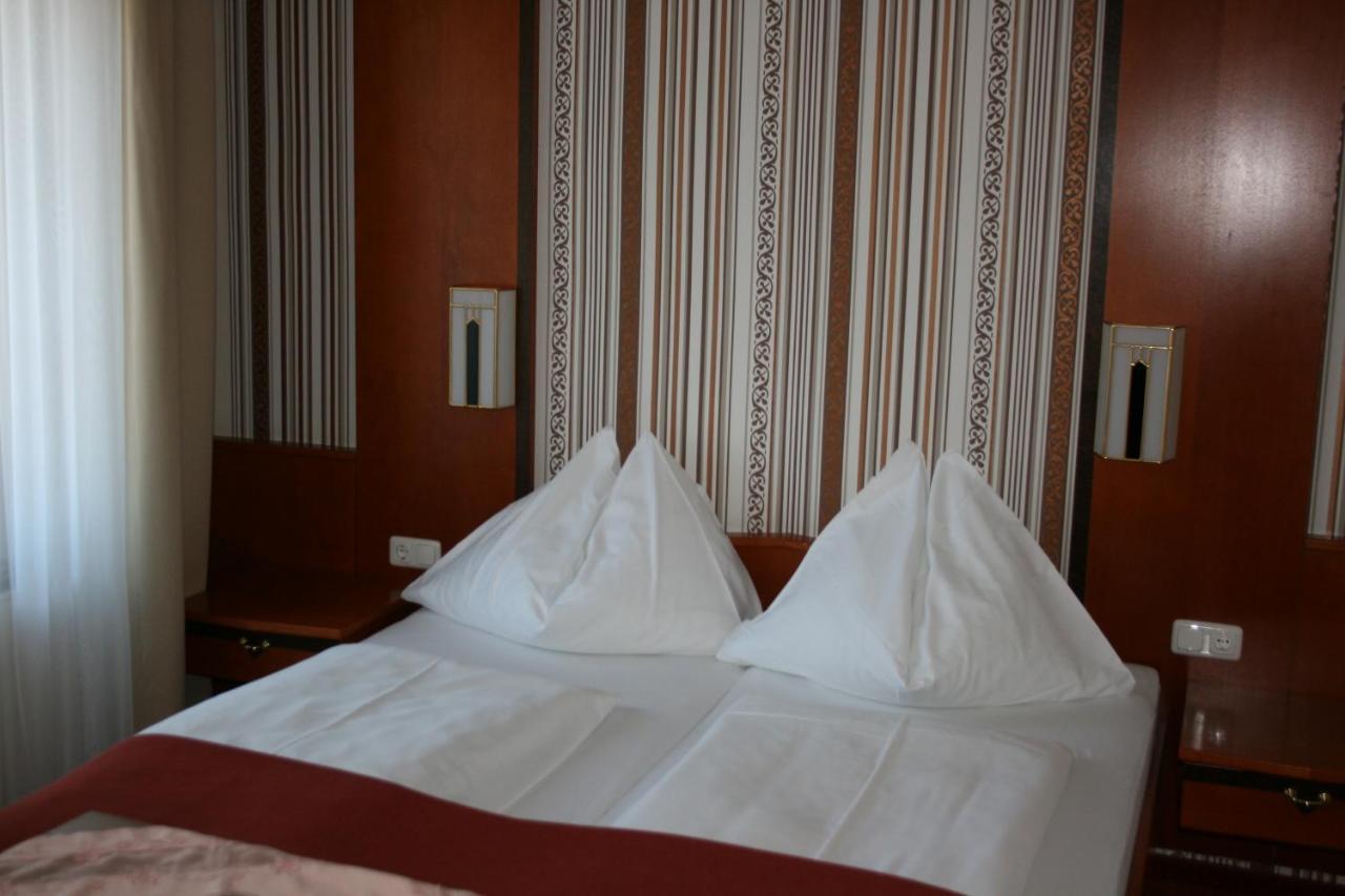 Gasthaus-Pension Schwarzer Graf Виндишгарстен Экстерьер фото